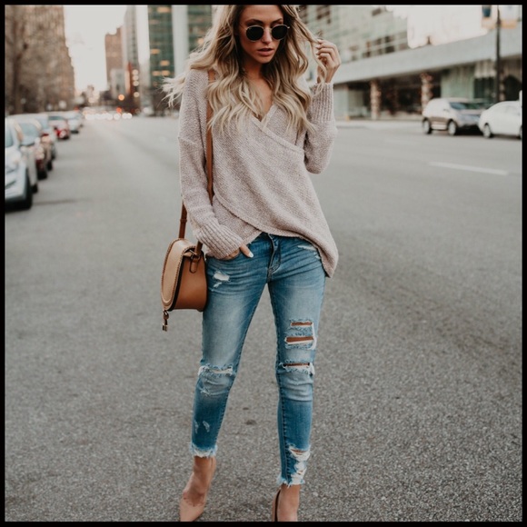 Cross-Over Sweater - Picture 4 of 8